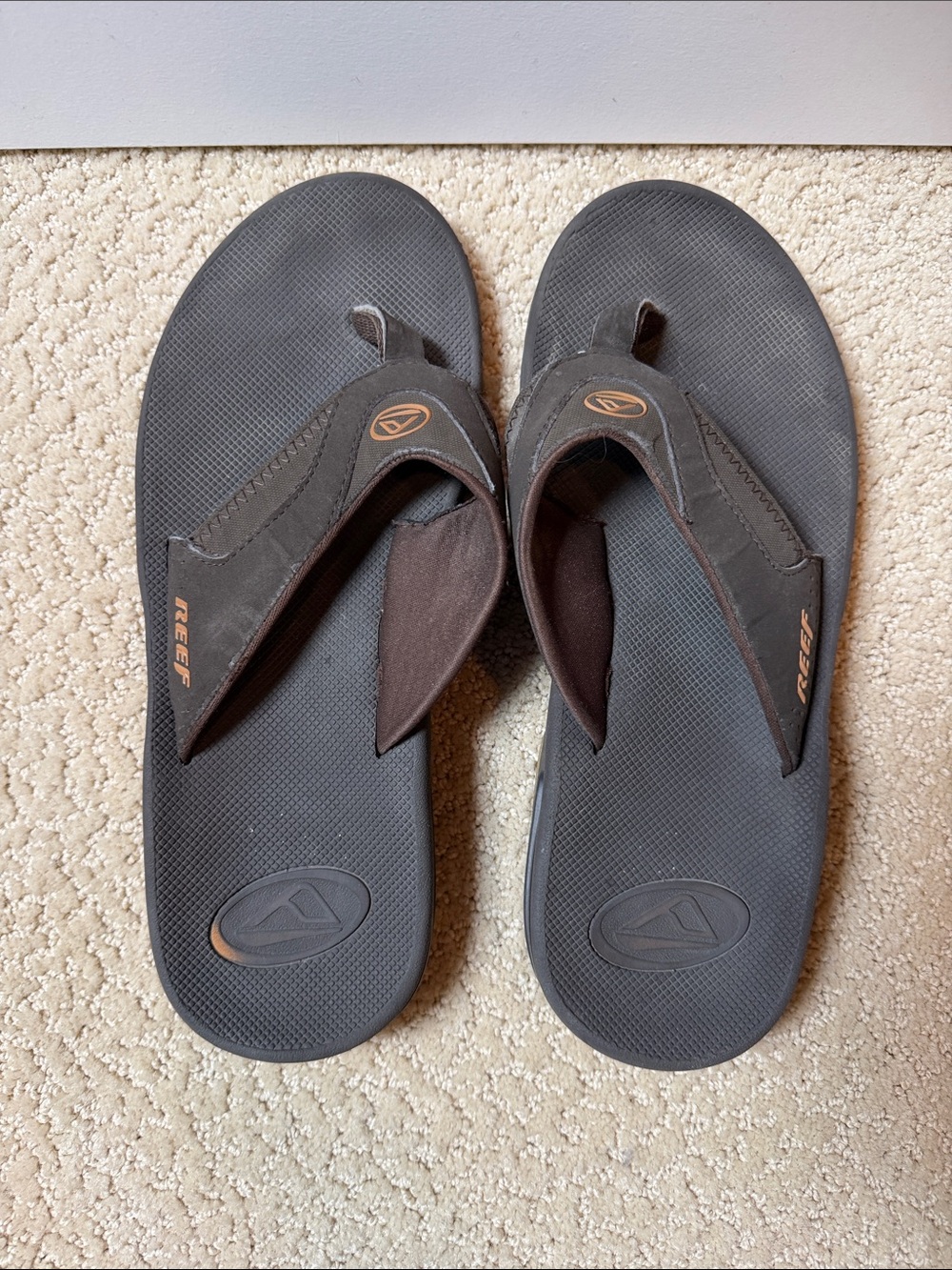 Reef Men’s Dark Gray Flip Flop Sandals with Subtle Brown Accents